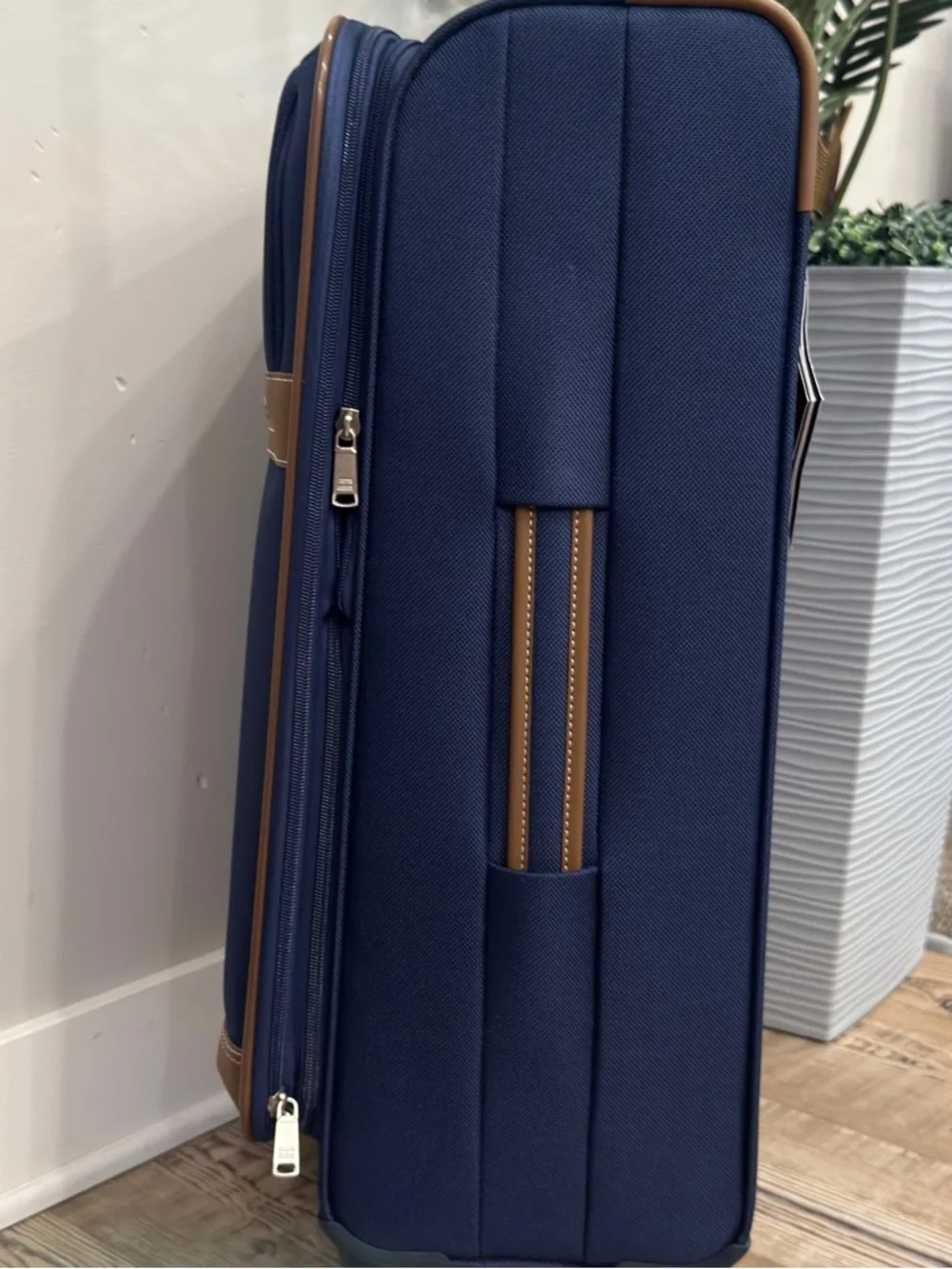 Tommy Hilfiger Luggage suitcase Logan Large Check-in Softside Spinner blue